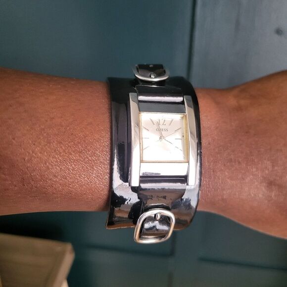 Vintage Guess Black Wide Double Buckle Black Silver Patent Leather Watch - Picture 9 of 10